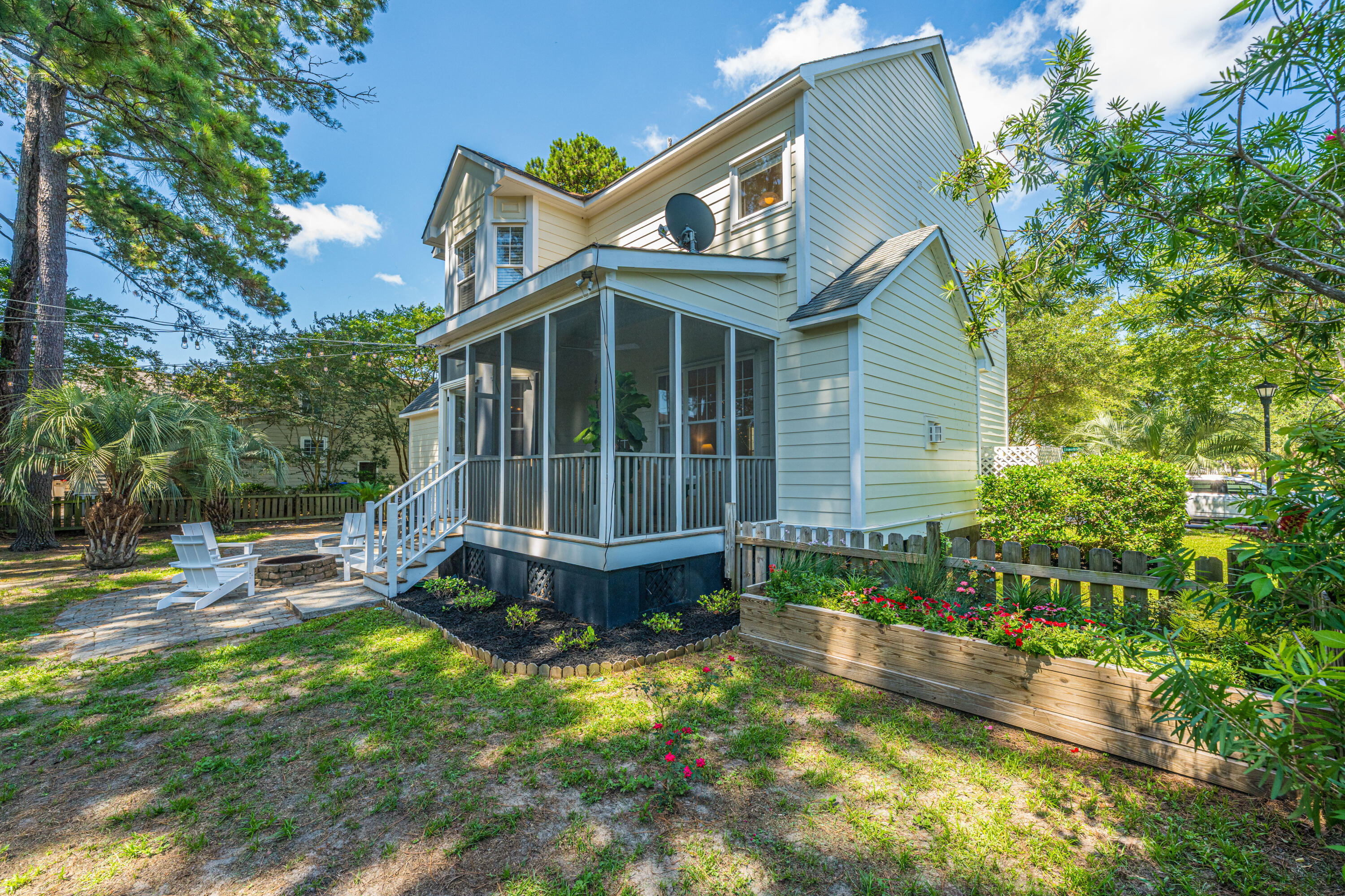 1627 Ellsworth Street Mount Pleasant, SC 29466 - Photo 31 of 34 Powder bath