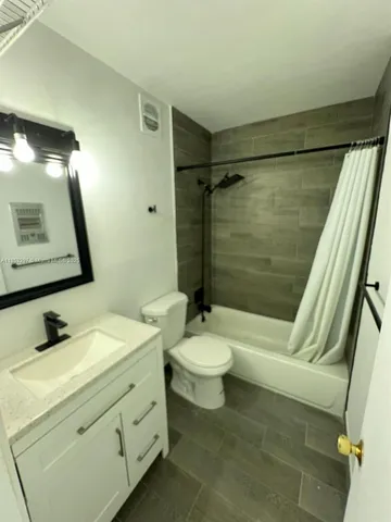 $1,950 | 524 Washington Avenue, Unit 310, Miami Beach, FL 33139