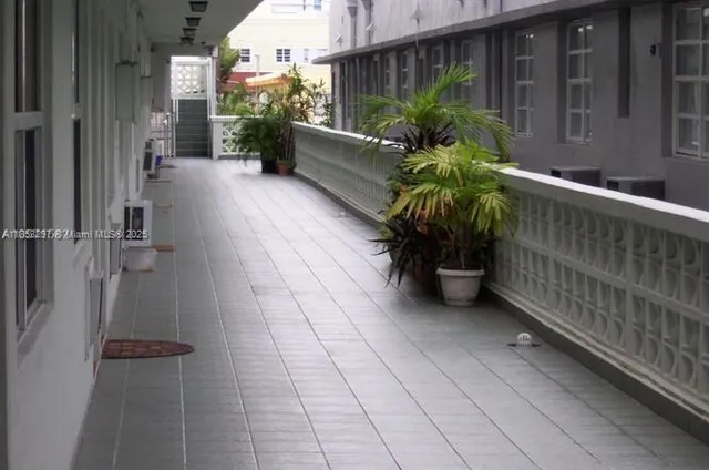 $1,950 | 524 Washington Avenue, Unit 310, Miami Beach, FL 33139