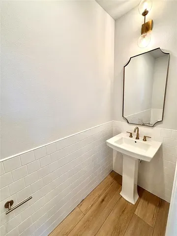 $2,900 | 402 Sunset Lane, Fort Worth, TX 76114