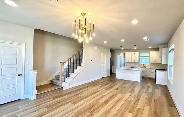 $2,900 | 402 Sunset Lane, Fort Worth, TX 76114