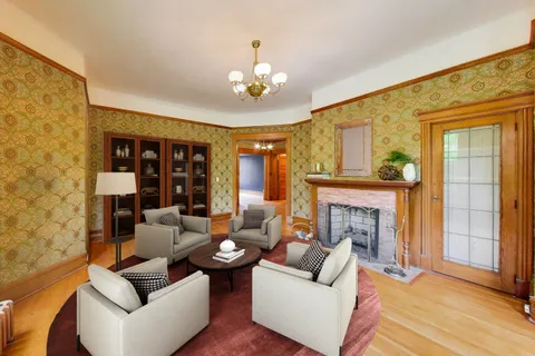 $1,250,000 | 245 North Kenilworth Avenue, Oak Park, IL 60302