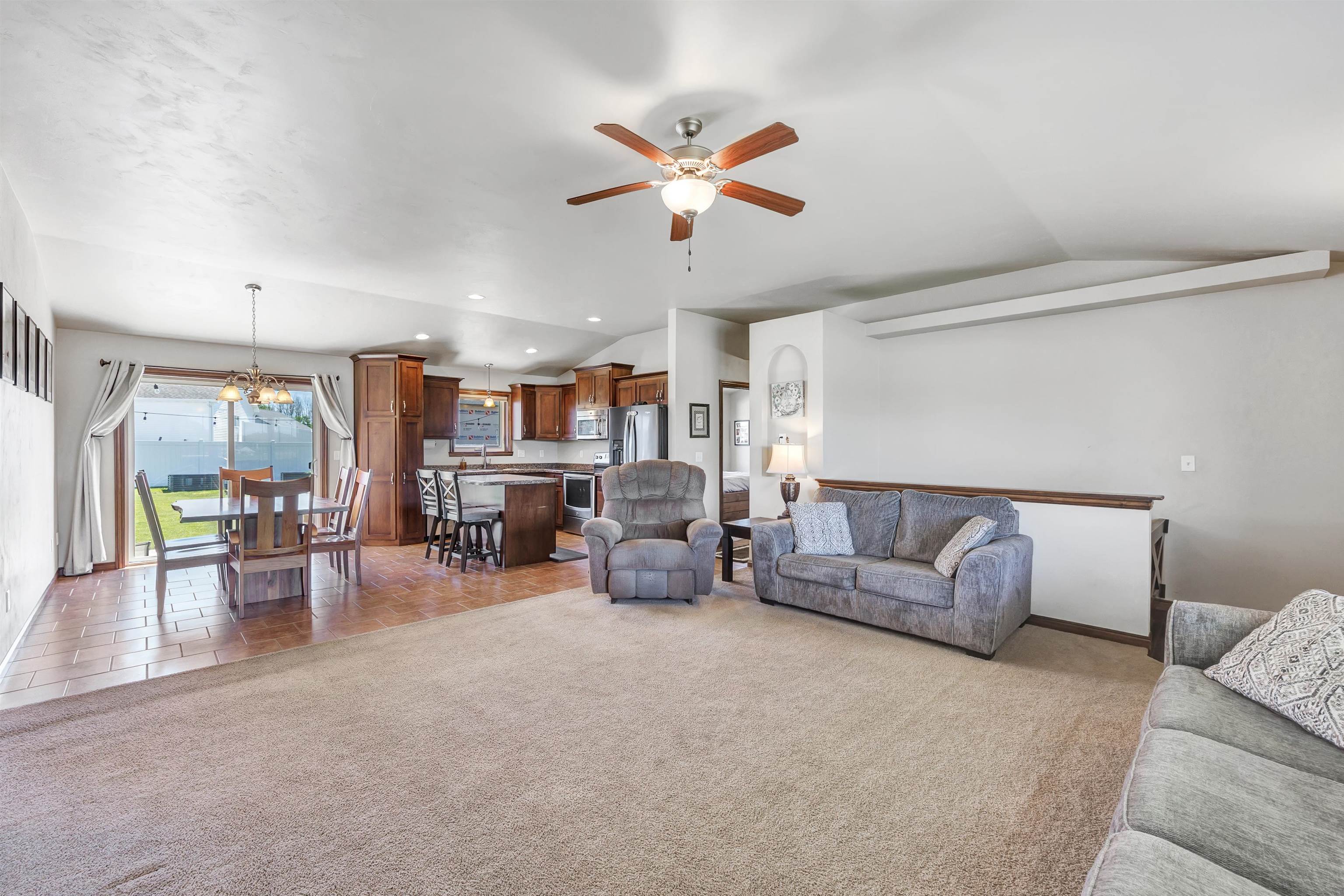 1659 Ontario Road Green Bay, WI 54311 - Photo 5 of 37