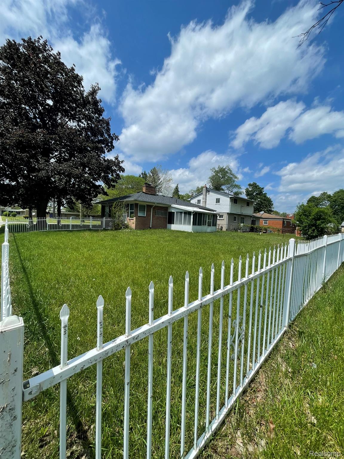 19800 Berg Road Detroit, MI 48219 - Photo 2 of 13 IMG_4404.JPEG
