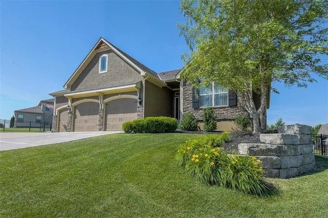 $625,000 | 4552 Northeast Park Ridge Avenue, Lee's Summit, MO 64064