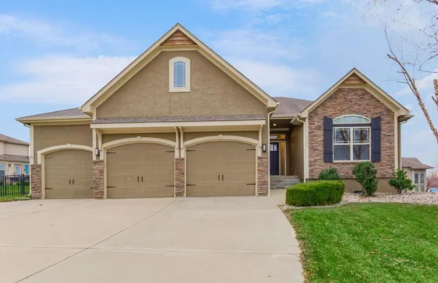 $600,000 | 4552 Northeast Park Ridge Avenue, Lee's Summit, MO 64064