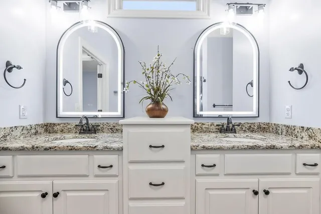 $600,000 | 4552 Northeast Park Ridge Avenue, Lee's Summit, MO 64064