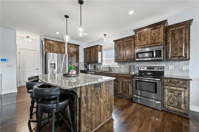 $625,000 | 4552 Northeast Park Ridge Avenue, Lee's Summit, MO 64064