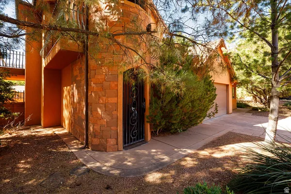 $539,900 | 320 Los Barancos Lane, Kanab, UT 84741