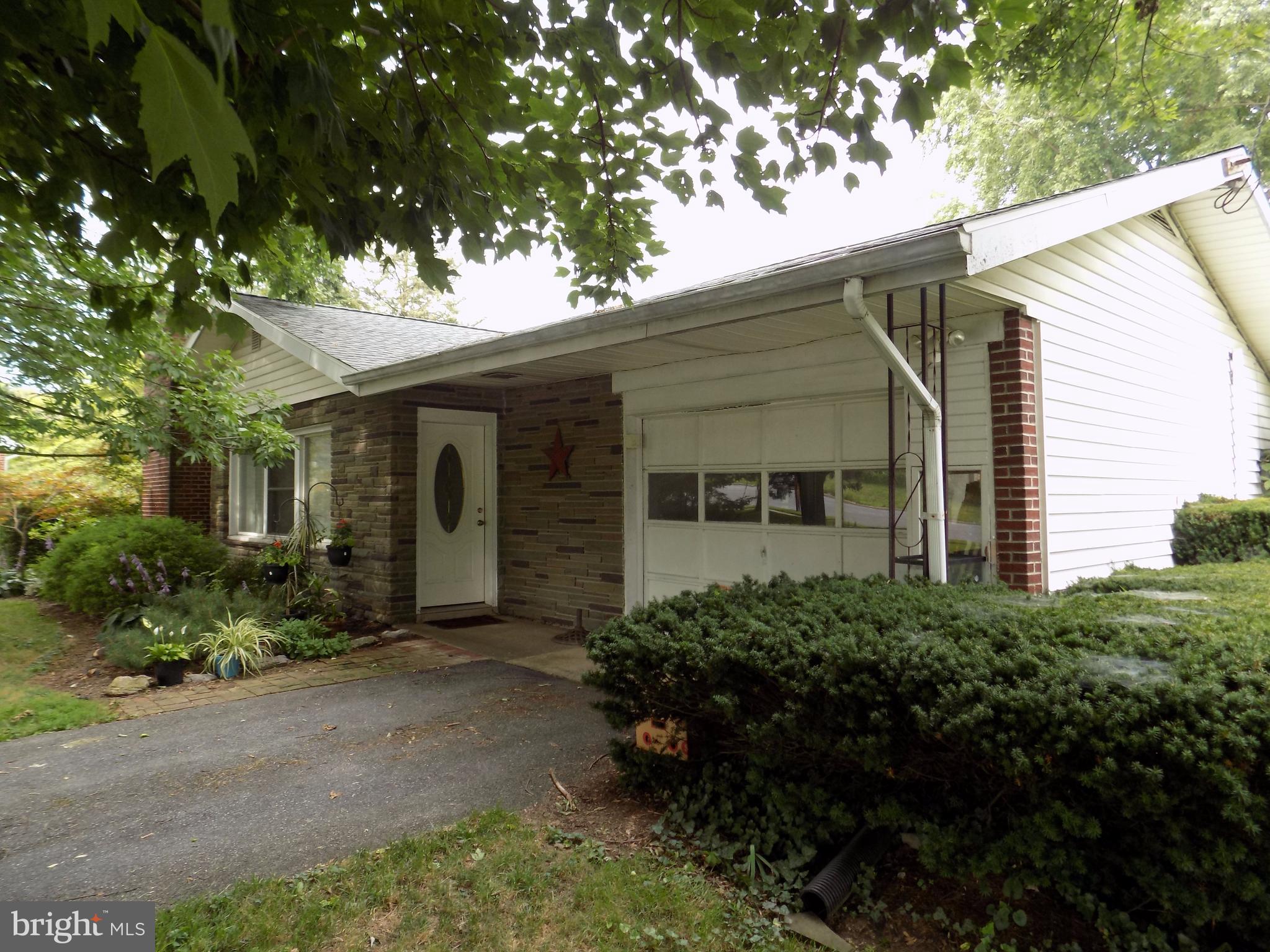 203 North Locust Street Lititz, PA 17543 - Photo 3 of 39 Gallery Image 3