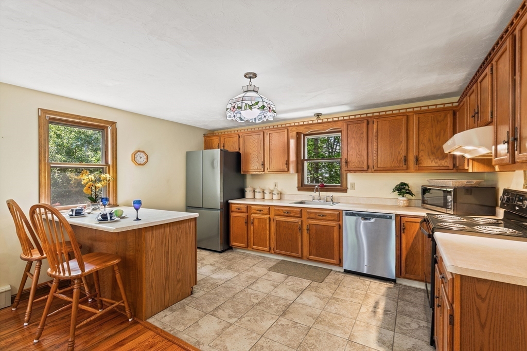 7 Beach Road Plymouth, MA 02360 - Photo 10 of 31 Gallery Image 10