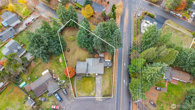 aerial view of a house with swimming pool and garden