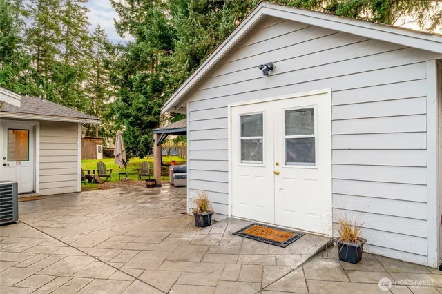 a view of a back yard of the house