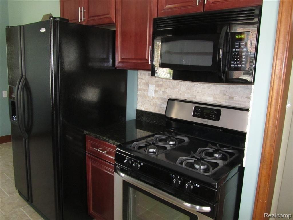 837 Barrington Road Grosse Pointe, MI 48230 - Photo 5 of 23 kitchen 3 (Large).JPG