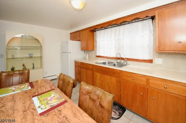 $2,350 | 4 Mary Street, Hawthorne, NJ 07506