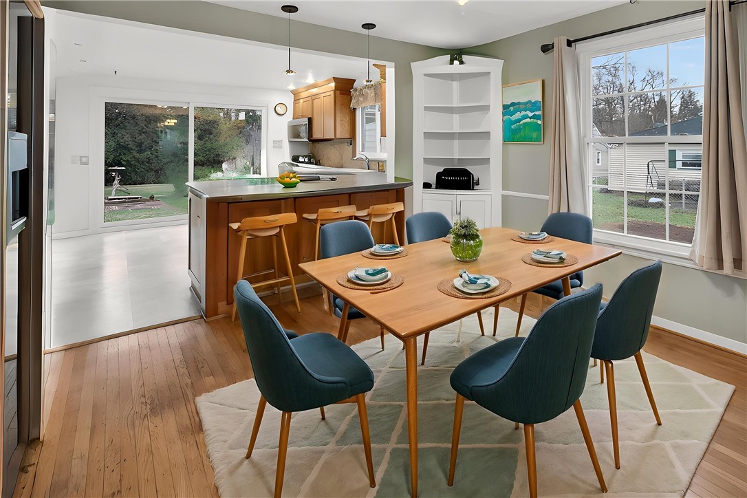 60 Hilltop Road Greece, NY 14616 - Photo 11 of 39 Virtualy staged dinette
