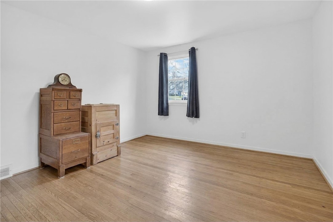 60 Hilltop Road Greece, NY 14616 - Photo 17 of 39 1st floor bedroom