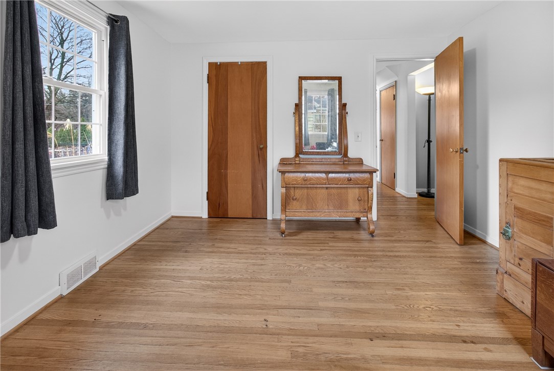 60 Hilltop Road Greece, NY 14616 - Photo 18 of 39 1st floor bedroom
