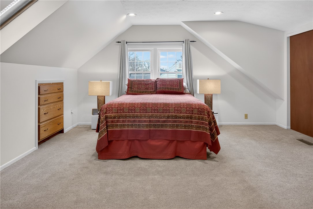 60 Hilltop Road Greece, NY 14616 - Photo 22 of 39 Spacious 2nd floor primary bedroom