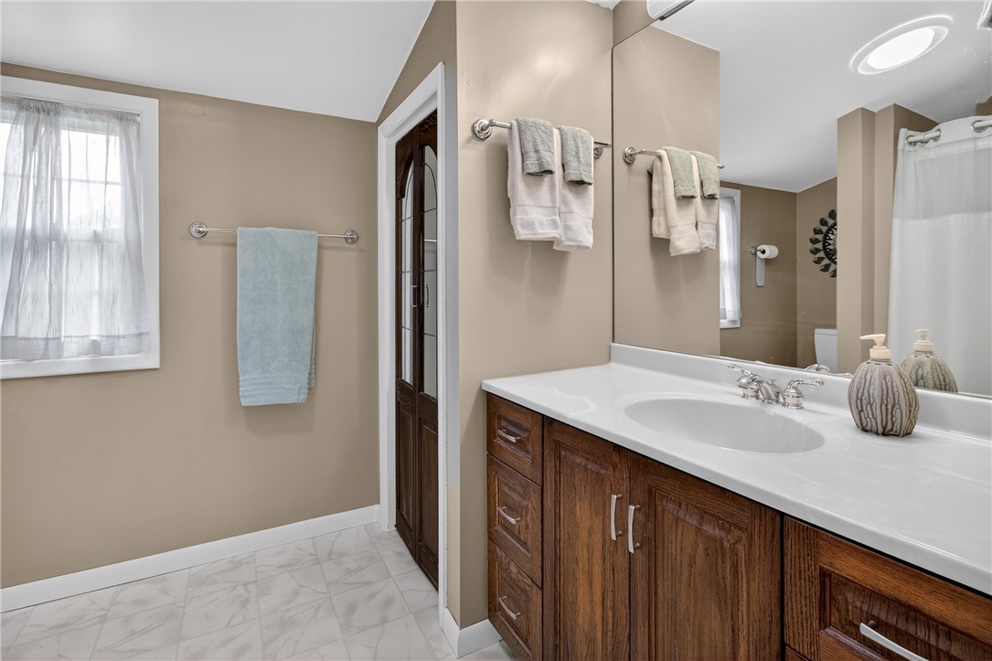60 Hilltop Road Greece, NY 14616 - Photo 25 of 39 2nd floor bathroom