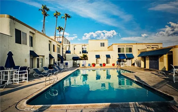 $8,500 | 711 Pacific Coast Highway, Unit 330, Huntington Beach, CA 92648