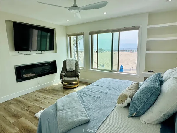 $8,500 | 711 Pacific Coast Highway, Unit 330, Huntington Beach, CA 92648