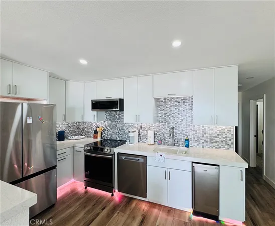 $8,500 | 711 Pacific Coast Highway, Unit 330, Huntington Beach, CA 92648