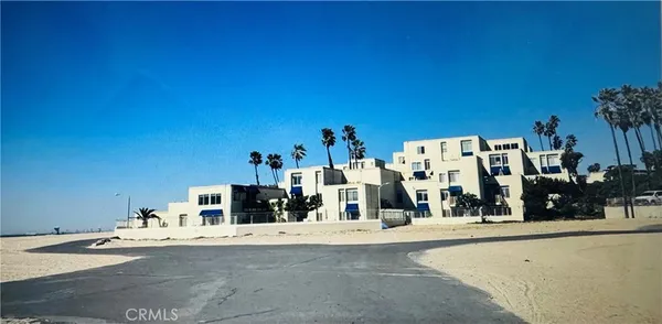 $8,500 | 711 Pacific Coast Highway, Unit 330, Huntington Beach, CA 92648