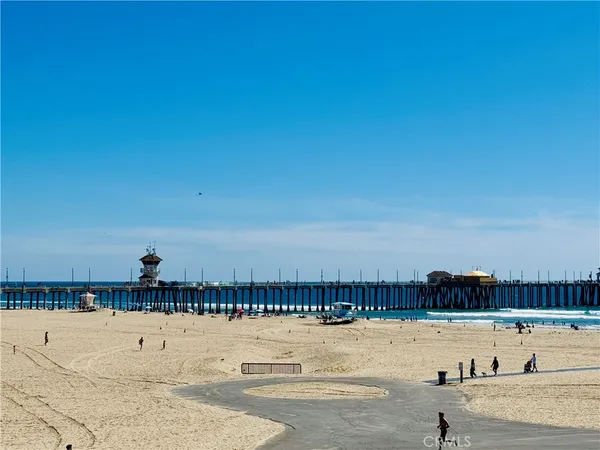 $8,500 | 711 Pacific Coast Highway, Unit 330, Huntington Beach, CA 92648