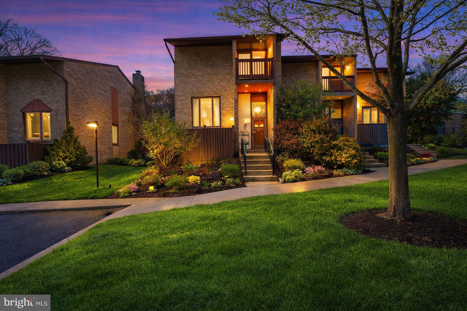 a view of a house with a back yard