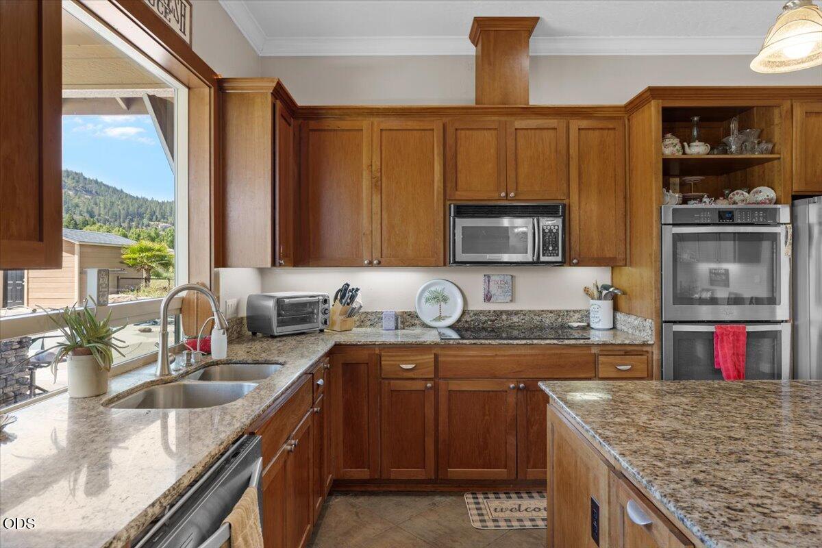 899 Old Stage Road Medford, OR 97502 - Photo 15 of 53