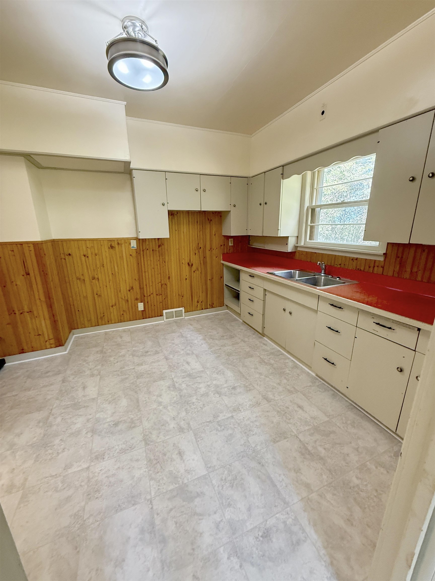 1024 Heights Street Niagara, WI 54151 - Photo 15 of 29