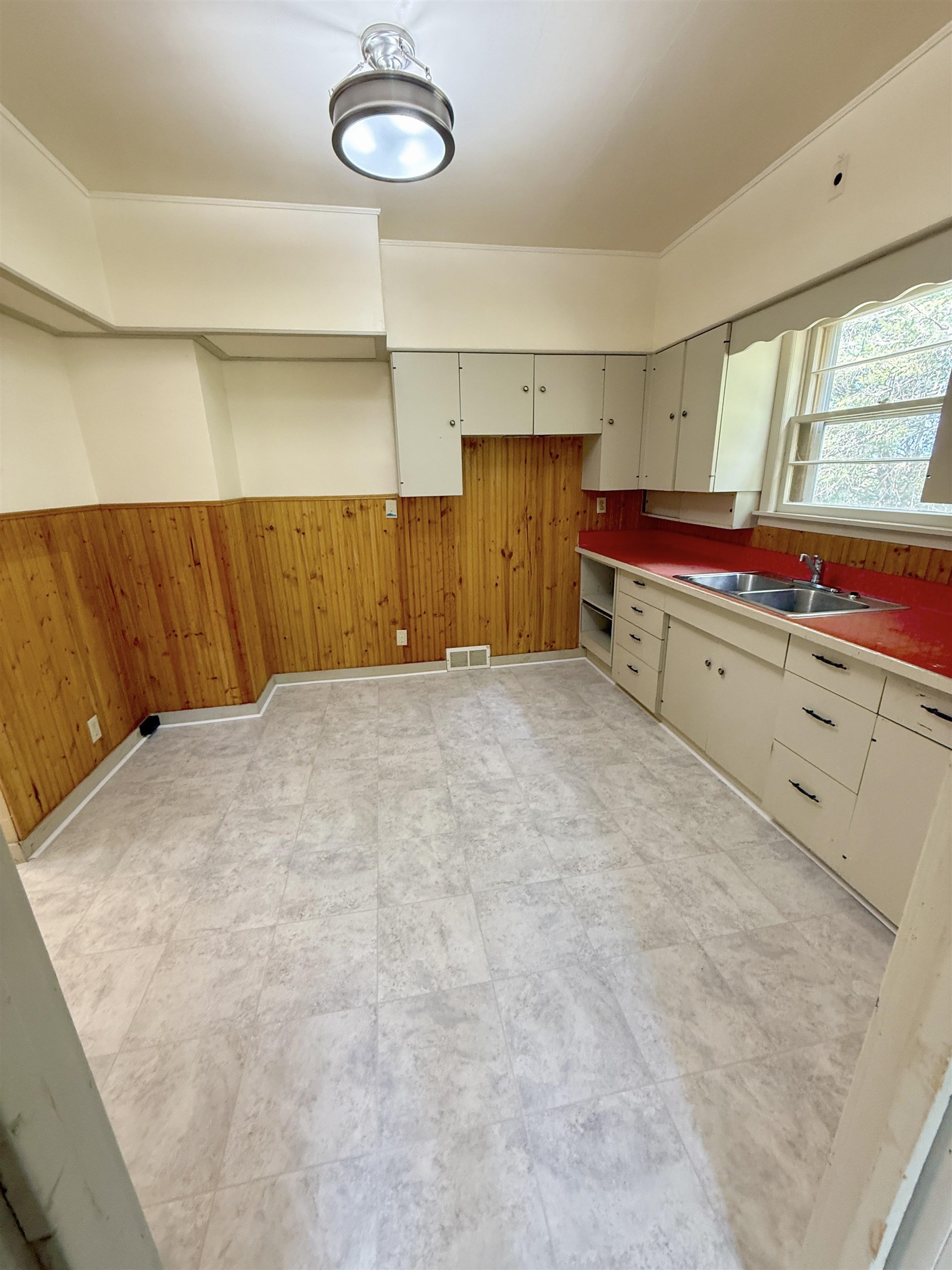 1024 Heights Street Niagara, WI 54151 - Photo 16 of 29