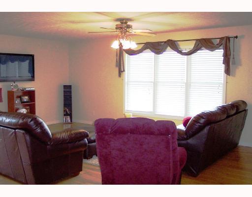 2670 Mount Morris Road Waynesburg, PA 15370 - Photo 5 of 8 Living Room.