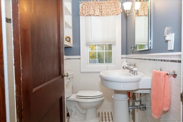 $250,000 | 5 Spier Avenue, Enfield, CT 06082