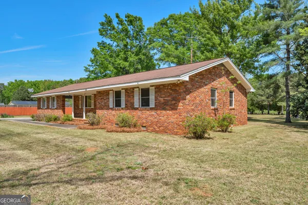 $299,999 | 242 Lake Joy Road, Perry, GA 31069
