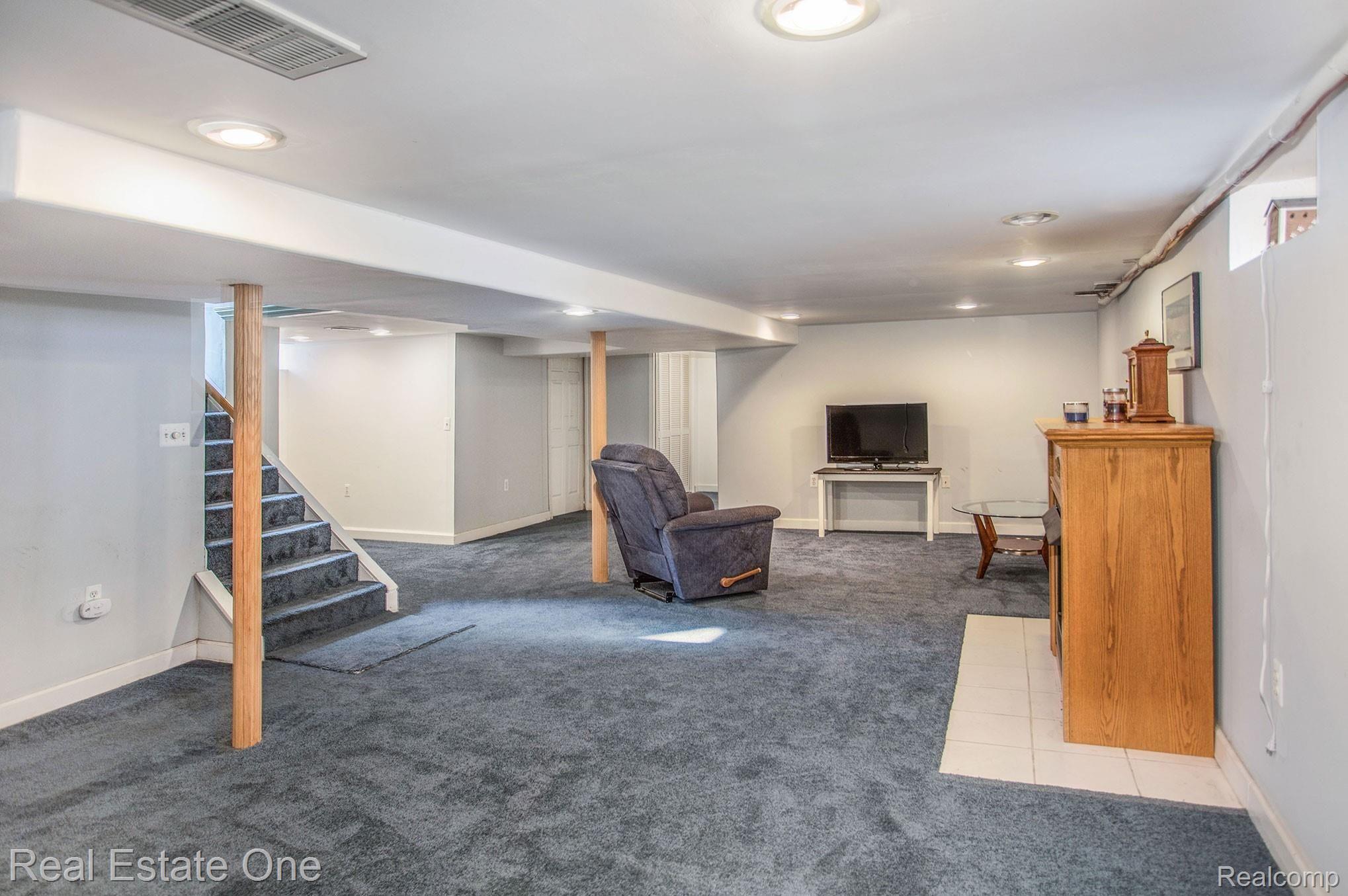 8985 Reeck Road Allen Park, MI 48101 - Photo 15 of 25 8985-Reeck-Road-Allen-Park-MI_38.jpg