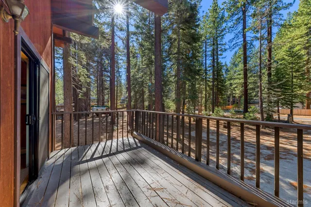 a view of a house with backyard and trees
