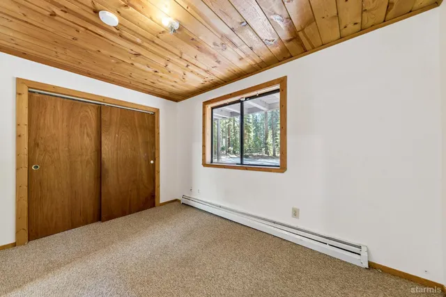 a view of a house with backyard and trees