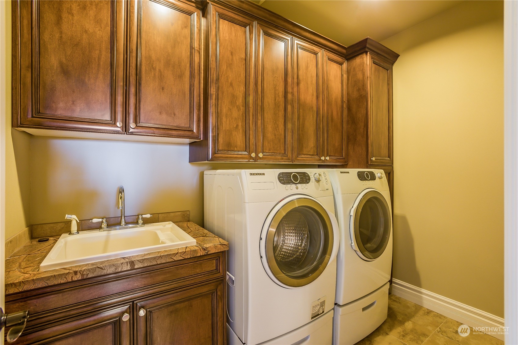 1205 North 37th Street Renton, WA 98056 - Photo 13 of 40 a utility room with dryer and washer