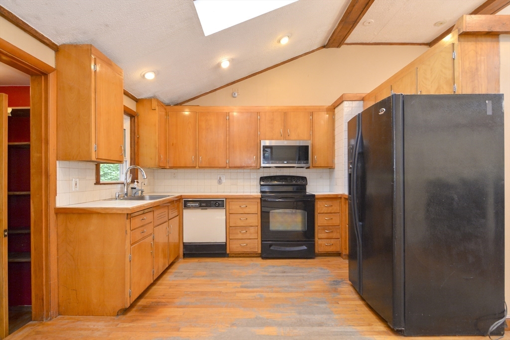 8 Clearwater Road Peabody, MA 01960 - Photo 11 of 33 Gallery Image 11