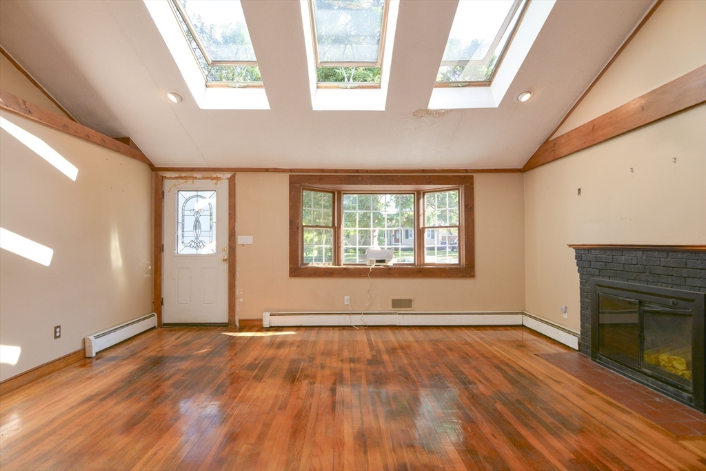 8 Clearwater Road Peabody, MA 01960 - Photo 3 of 33 Gallery Image 3