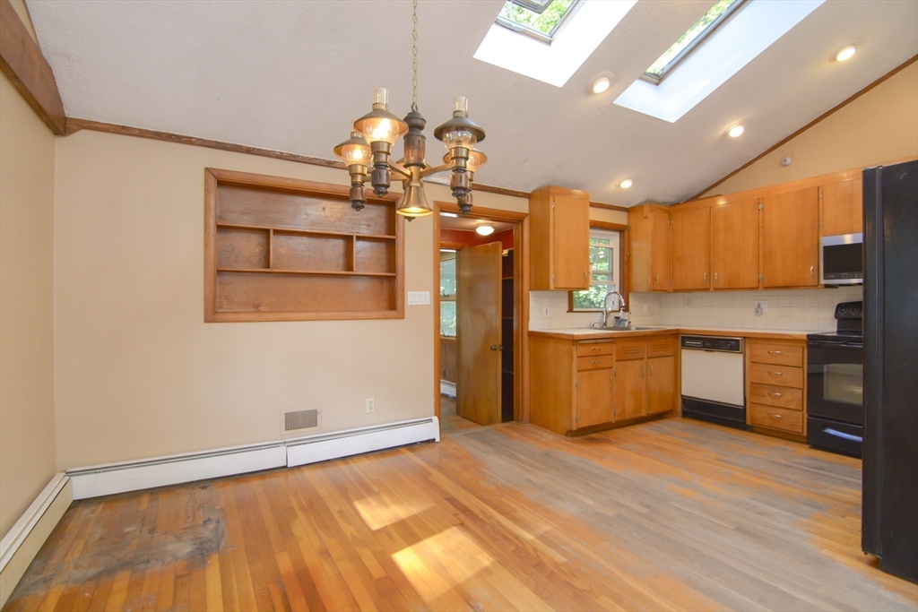 8 Clearwater Road Peabody, MA 01960 - Photo 7 of 33 Gallery Image 7