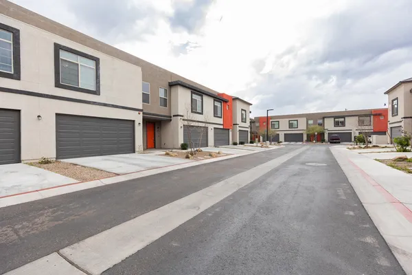 $2,395 | 2950 North 38th Street, Unit 13, Phoenix, AZ 85018