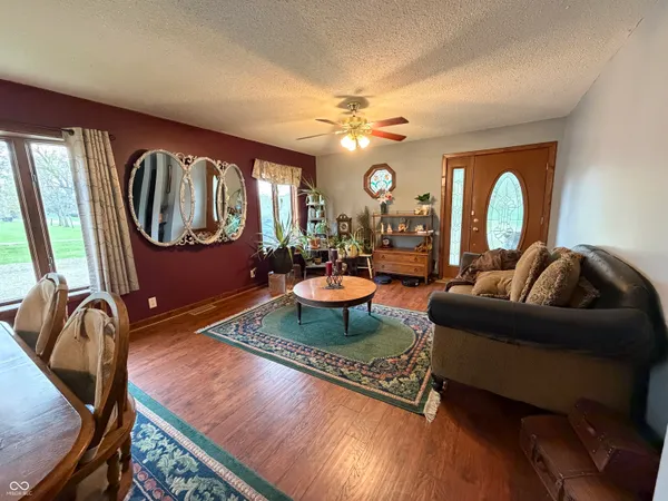 $259,900 | 686 East Wood Avenue, Clinton, IN 47842