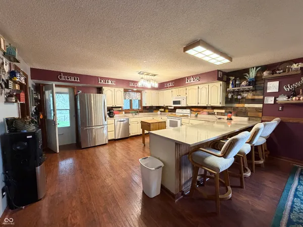 $259,900 | 686 East Wood Avenue, Clinton, IN 47842