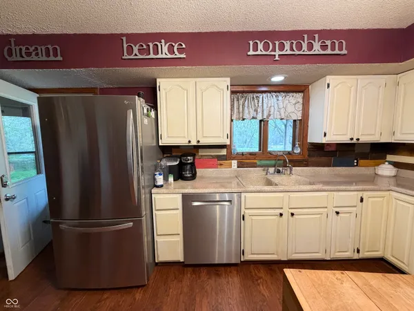 $259,900 | 686 East Wood Avenue, Clinton, IN 47842