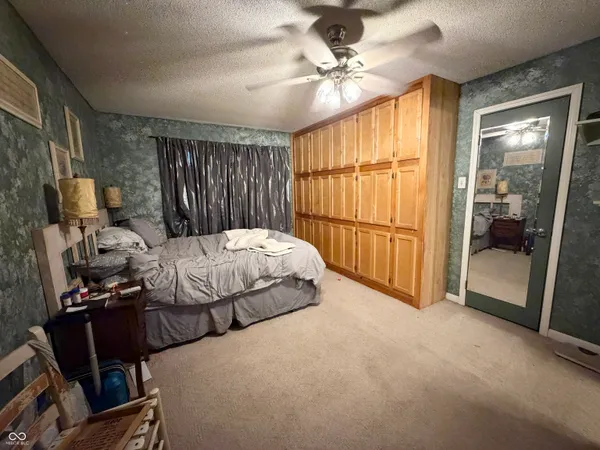 $259,900 | 686 East Wood Avenue, Clinton, IN 47842