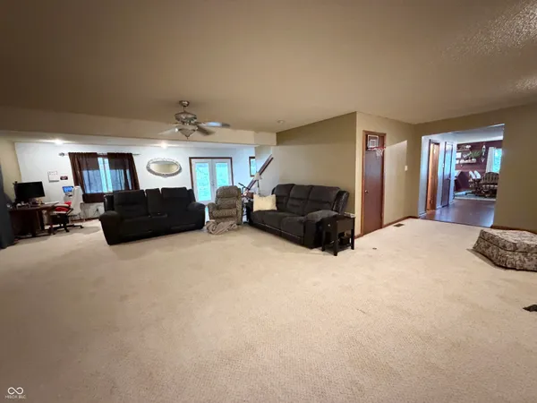 $259,900 | 686 East Wood Avenue, Clinton, IN 47842