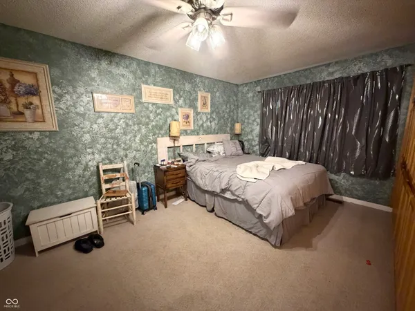 $259,900 | 686 East Wood Avenue, Clinton, IN 47842